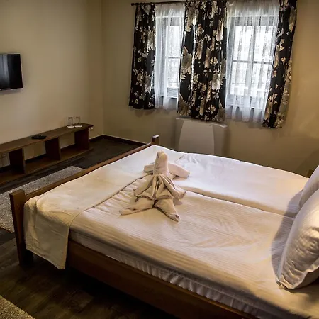 Red House Tatil Evi Koprivştitsa