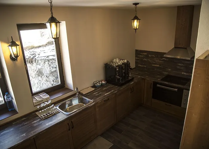 Red House Ferienhaus Kopriwschtiza