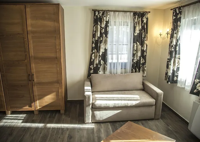 Red House Ferienhaus Kopriwschtiza