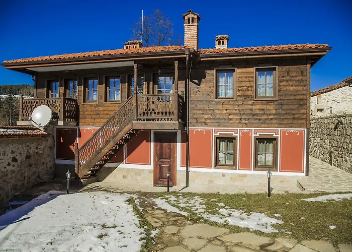 Ferienhaus Red House Kopriwschtiza